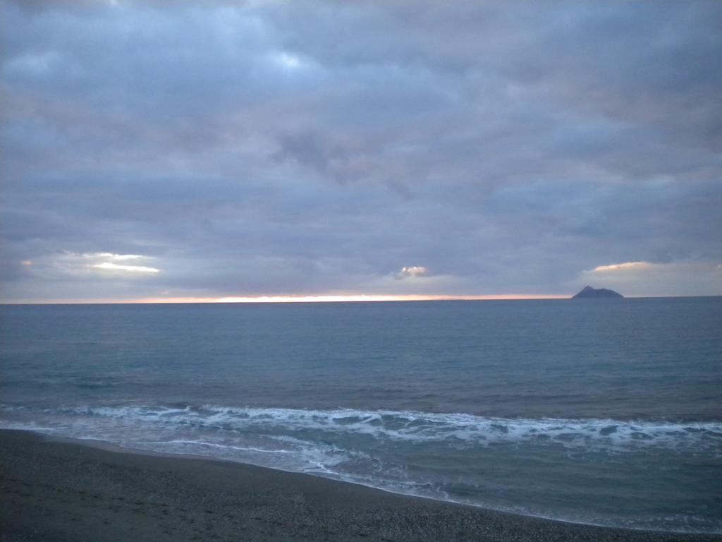 Sunset Holiday Home In Kalamaki Quarto foto